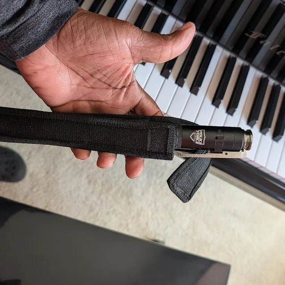 Black and Silver Telescopic Baton - Picture 15 of 16